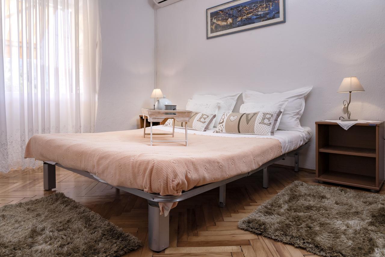 Guesthouse Wish Stari Grad  Exterior foto